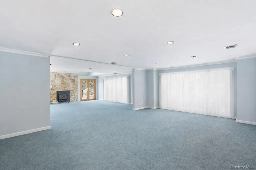 6 Cedarfield Terrace Saint James NY 11780
