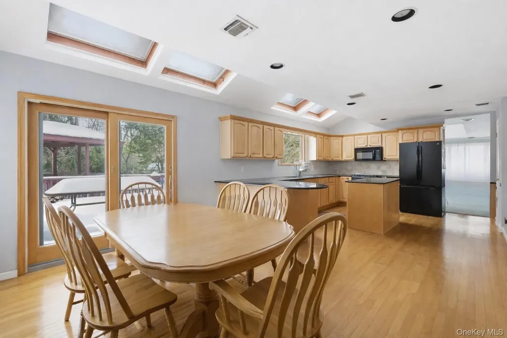 6 Cedarfield Terrace Saint James NY 11780