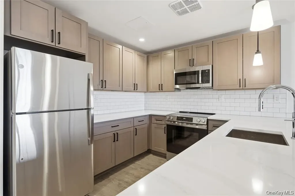 180 Deer Park Avenue Babylon NY 11702