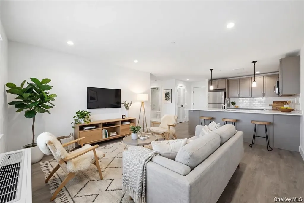 180 Deer Park Avenue Babylon NY 11702