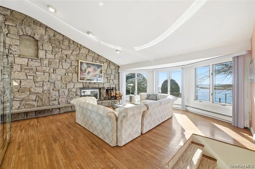 3094 Riverside Drive Wantagh NY 11793