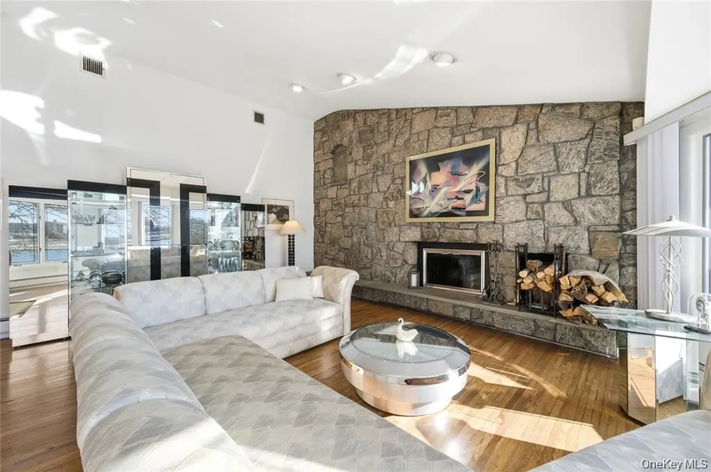 3094 Riverside Drive Wantagh NY 11793