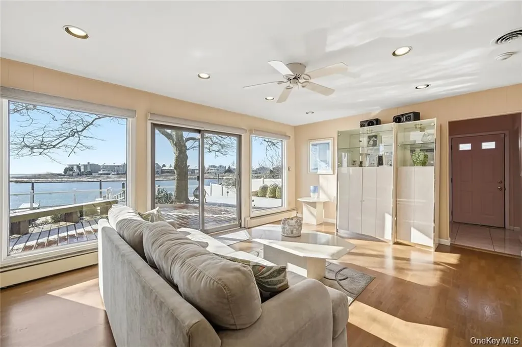 3094 Riverside Drive Wantagh NY 11793