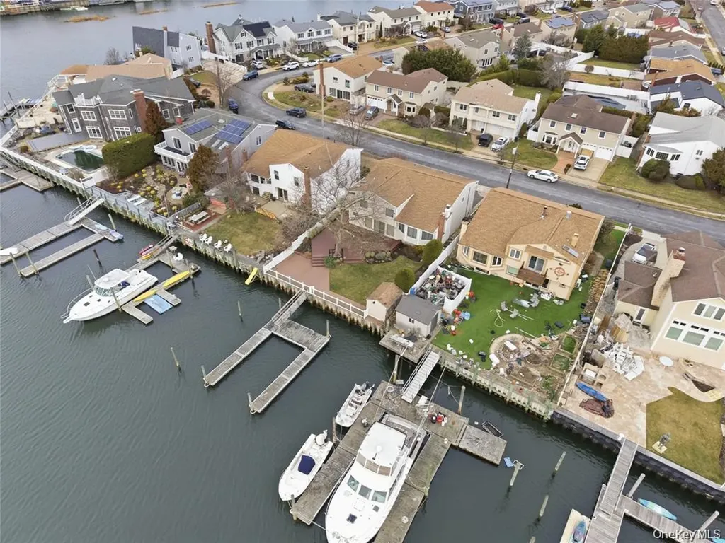 3094 Riverside Drive Wantagh NY 11793