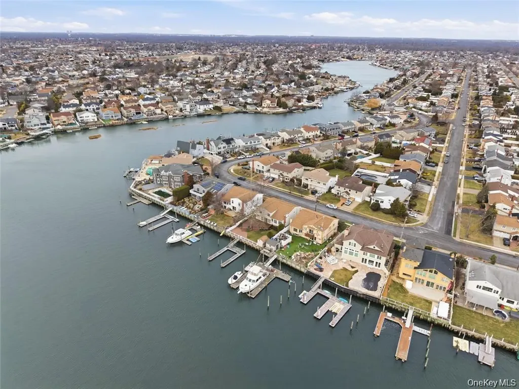 3094 Riverside Drive Wantagh NY 11793