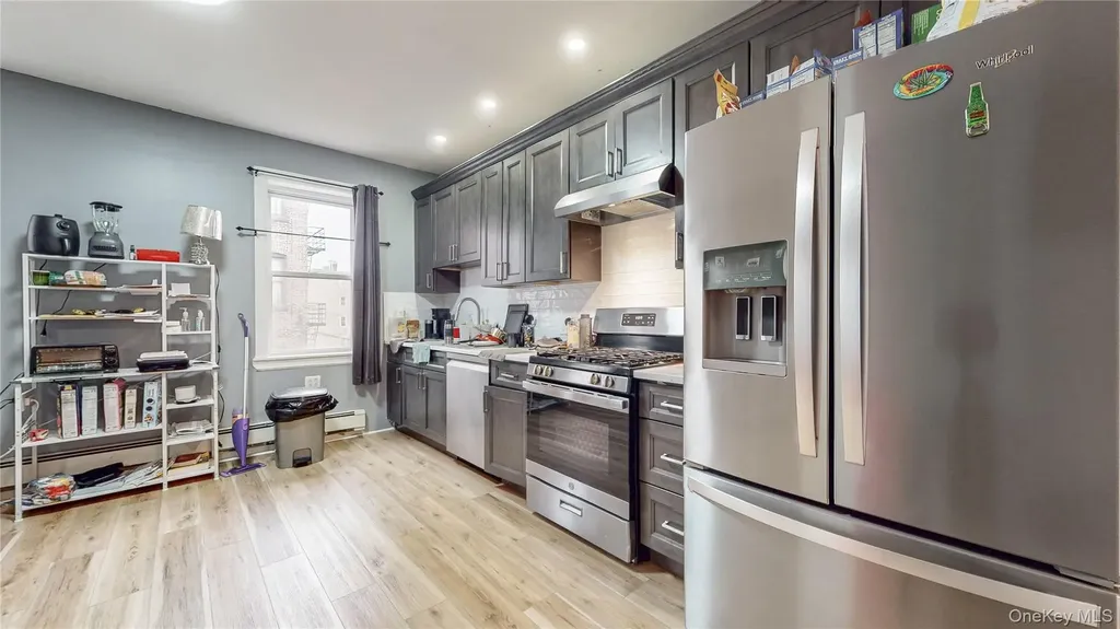 82 Moquette Row N Yonkers NY 10703
