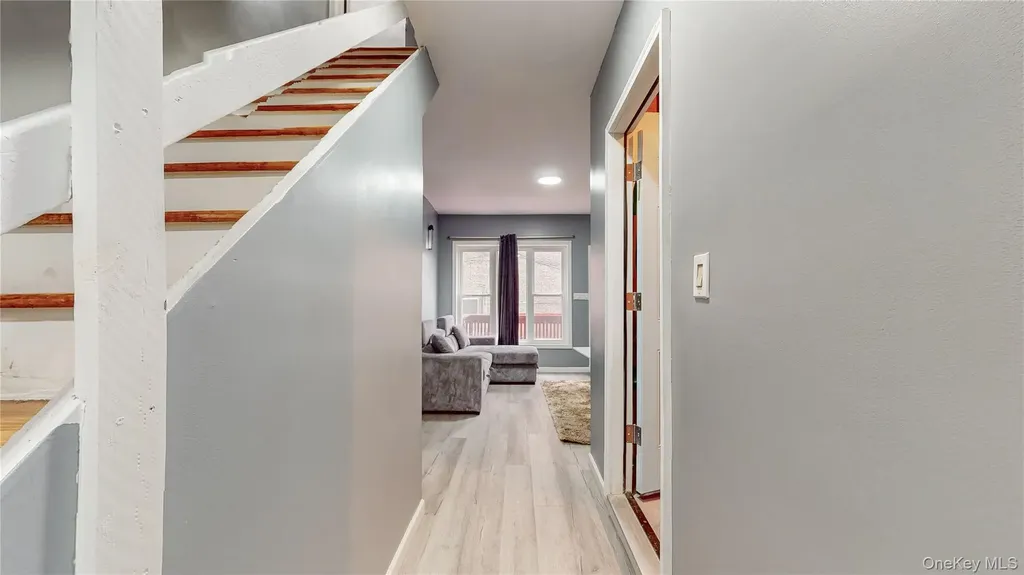 82 Moquette Row N Yonkers NY 10703