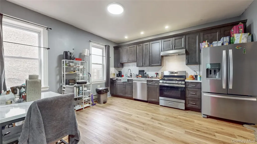 82 Moquette Row N Yonkers NY 10703