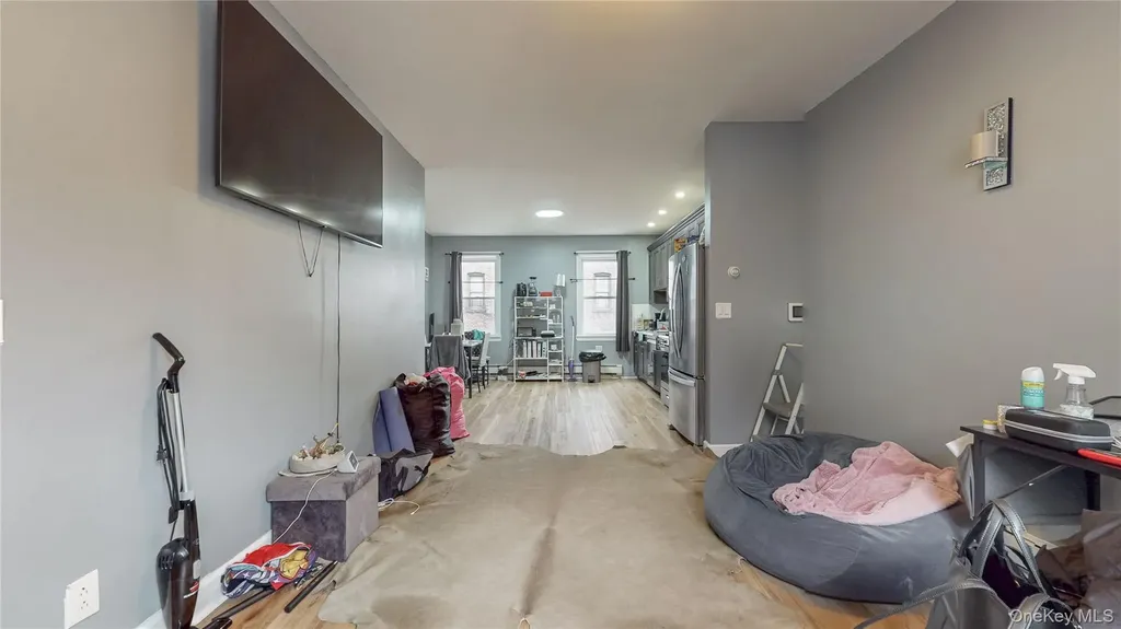 82 Moquette Row N Yonkers NY 10703