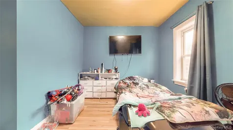 82 Moquette Row N Yonkers NY 10703