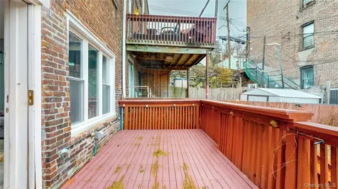 82 Moquette Row N Yonkers NY 10703