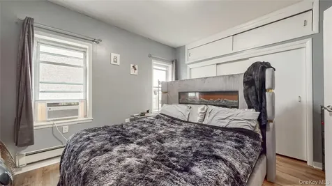 82 Moquette Row N Yonkers NY 10703
