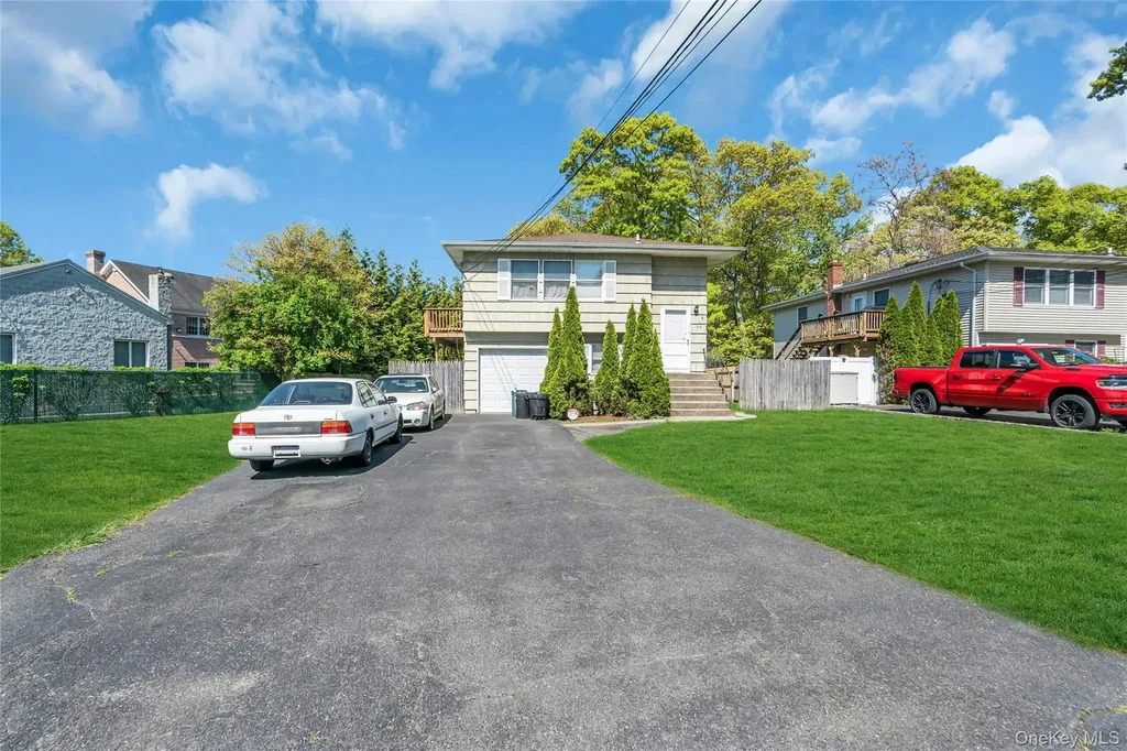106 Summit Drive Smithtown NY 11787