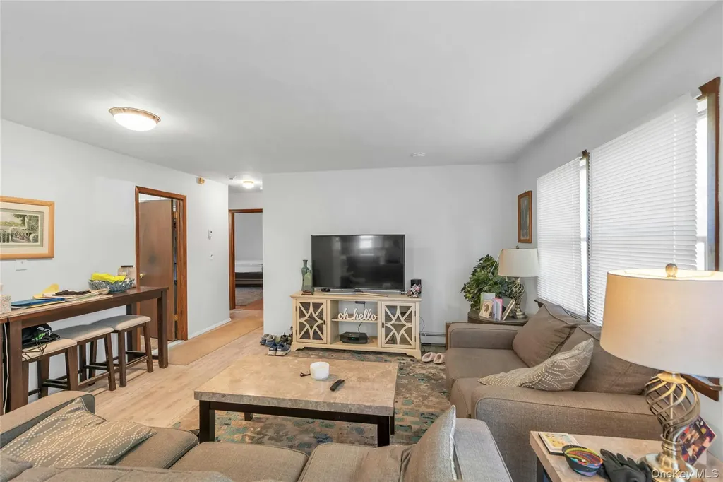 106 Summit Drive Smithtown NY 11787