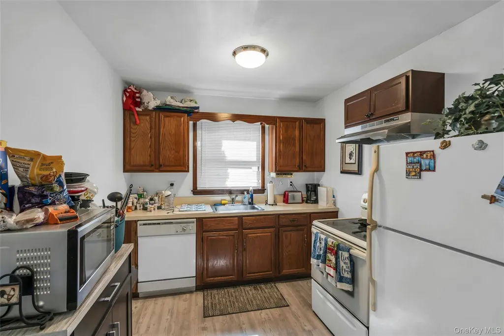 106 Summit Drive Smithtown NY 11787