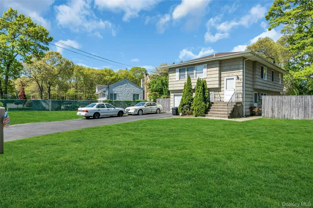 106 Summit Drive Smithtown NY 11787