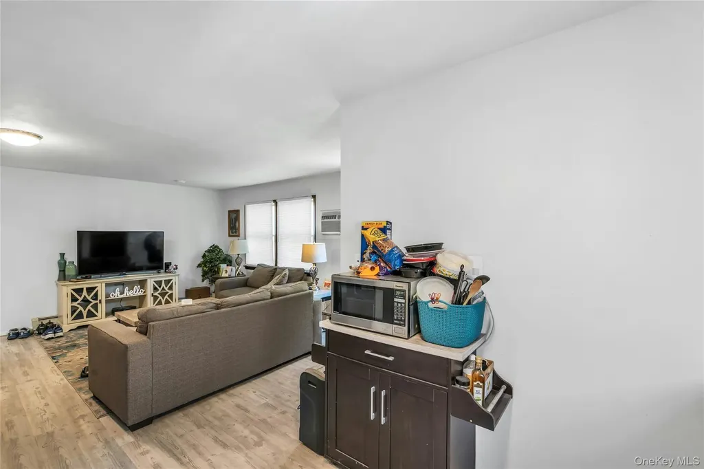 106 Summit Drive Smithtown NY 11787