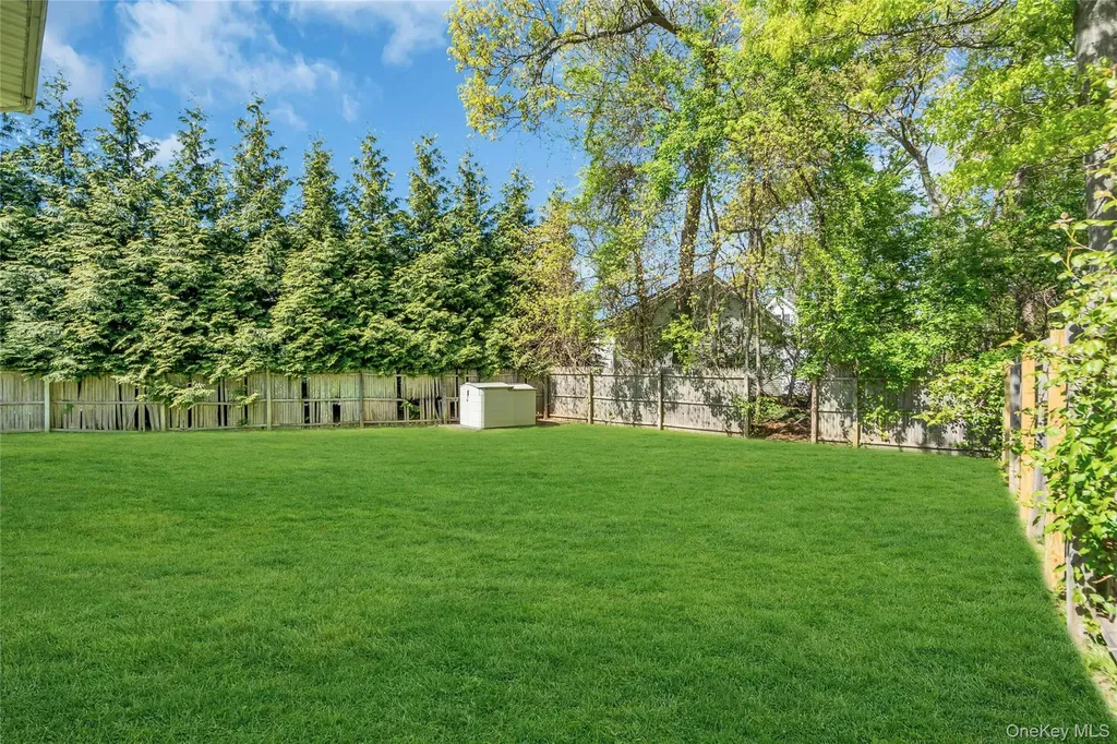 106 Summit Drive Smithtown NY 11787
