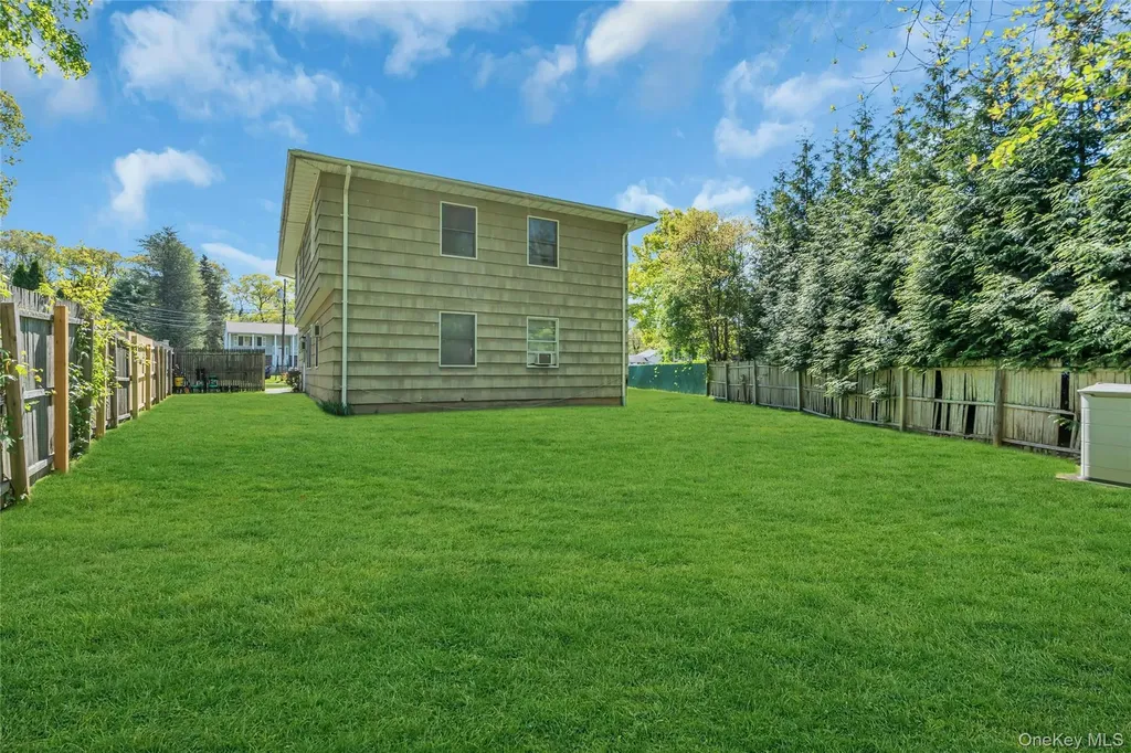 106 Summit Drive Smithtown NY 11787
