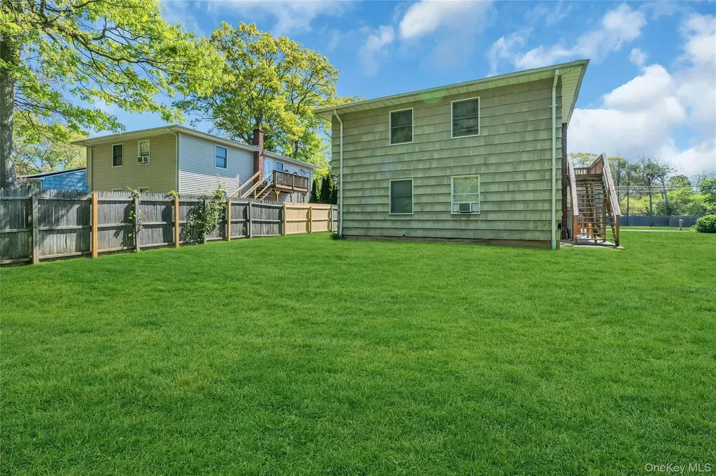 106 Summit Drive Smithtown NY 11787