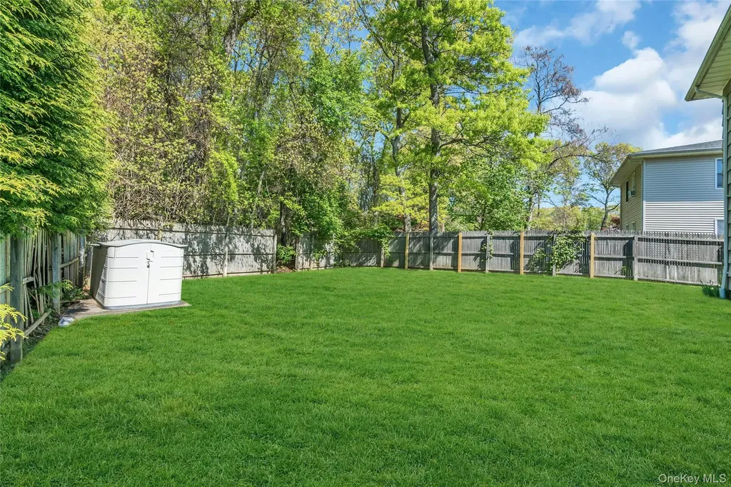 106 Summit Drive Smithtown NY 11787