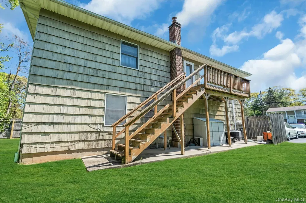 106 Summit Drive Smithtown NY 11787