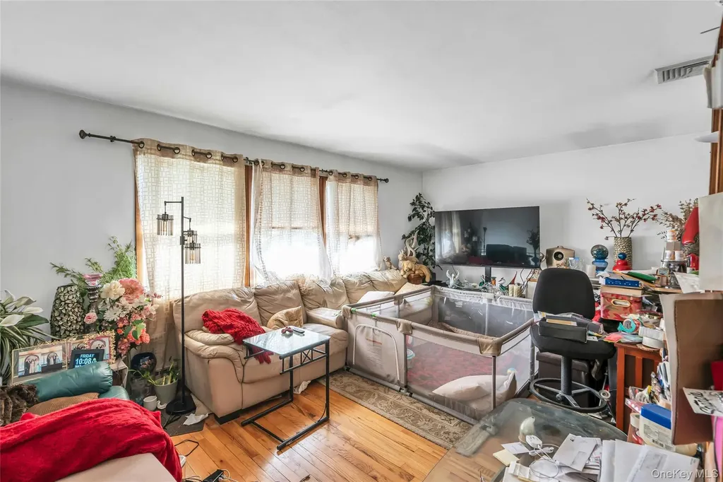 106 Summit Drive Smithtown NY 11787