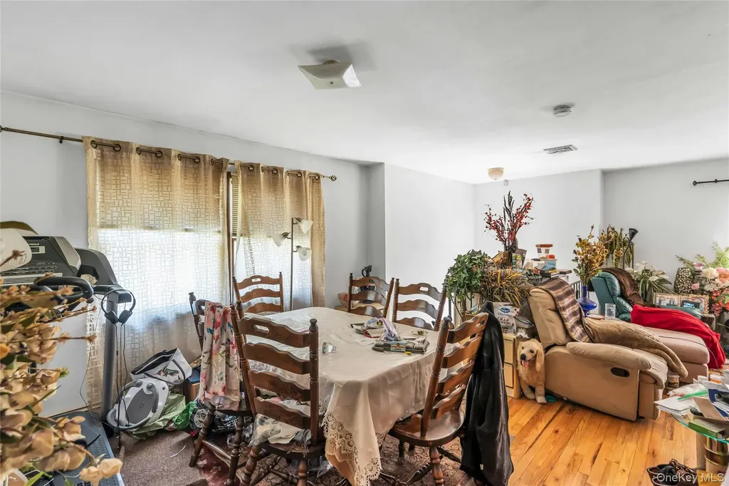 106 Summit Drive Smithtown NY 11787