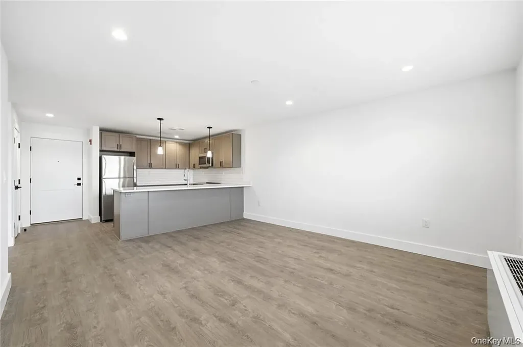 180 Deer Park Avenue Babylon NY 11702