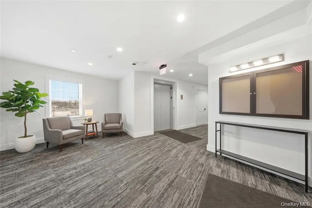 180 Deer Park Avenue Babylon NY 11702
