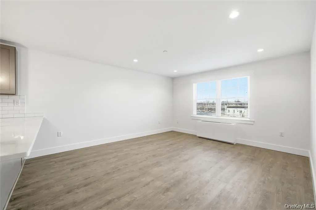 180 Deer Park Avenue Babylon NY 11702