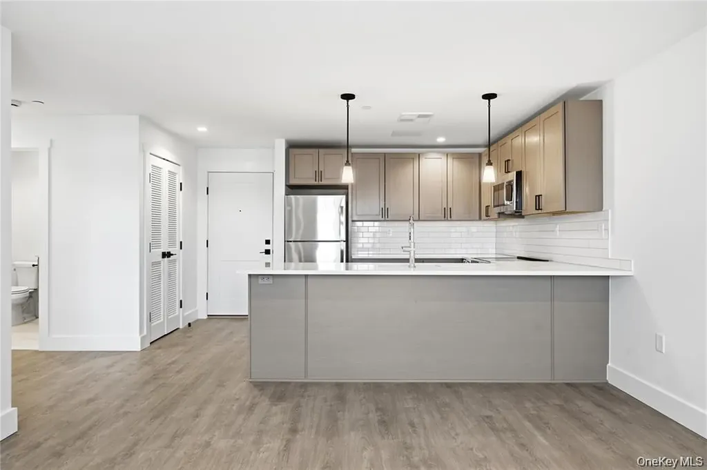 180 Deer Park Avenue Babylon NY 11702