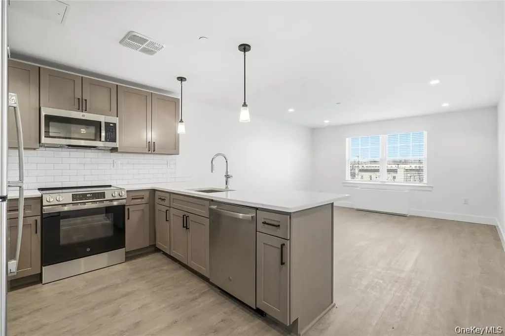 180 Deer Park Avenue Babylon NY 11702