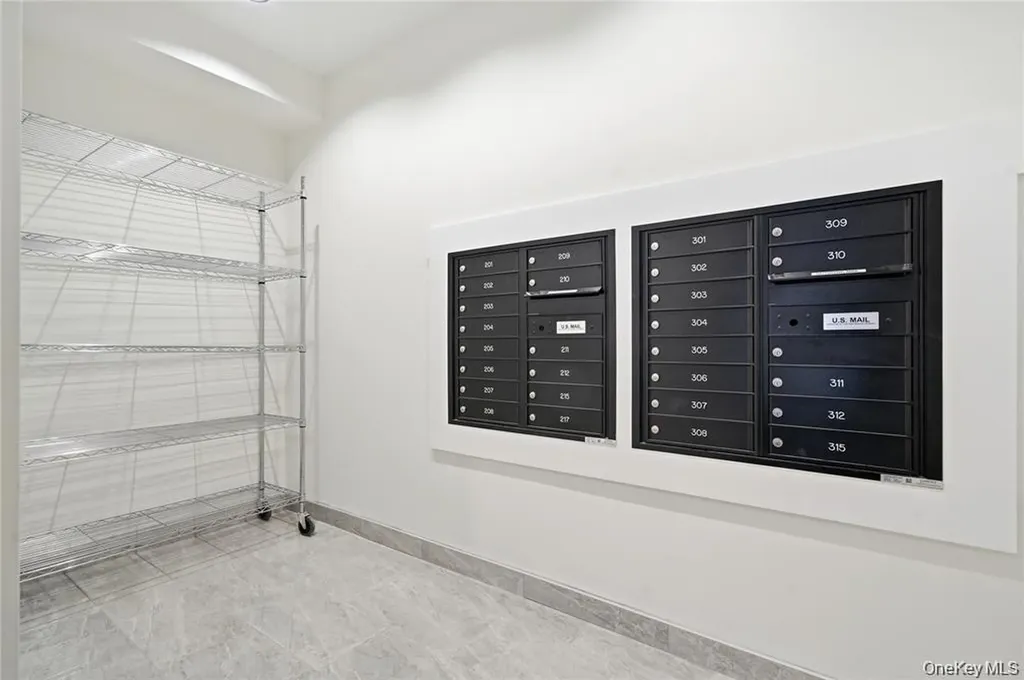 180 Deer Park Avenue Babylon NY 11702