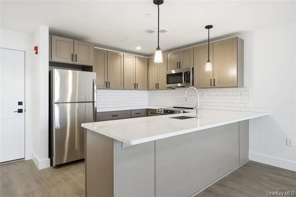 180 Deer Park Avenue Babylon NY 11702