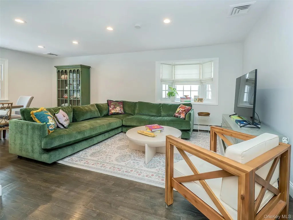 16 Underhill Road Glen Head NY 11545