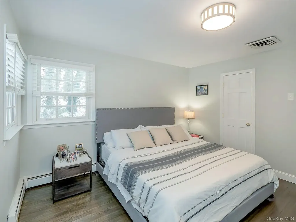 16 Underhill Road Glen Head NY 11545