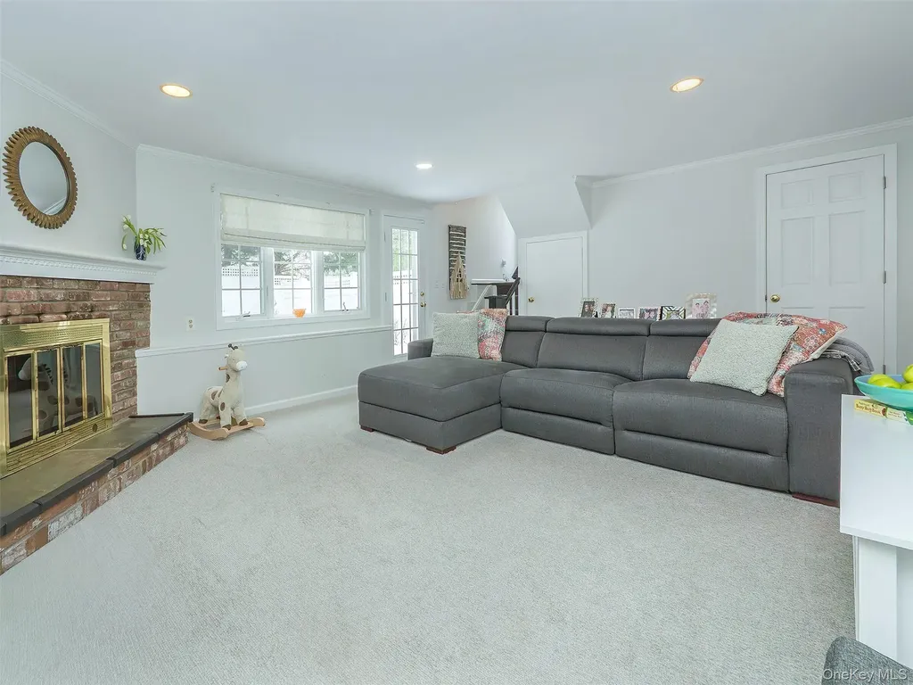 16 Underhill Road Glen Head NY 11545