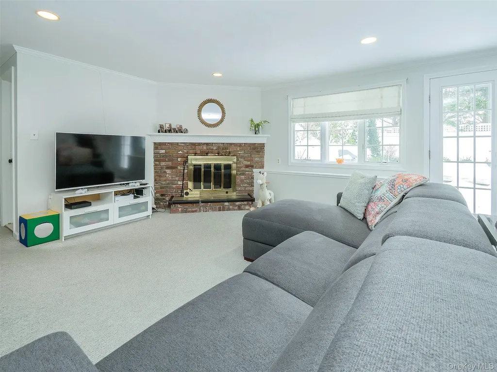 16 Underhill Road Glen Head NY 11545