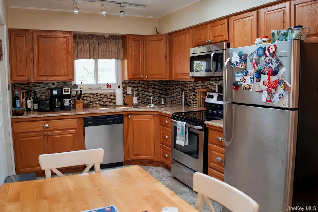 215 Lakeside Trail Ridge NY 11961