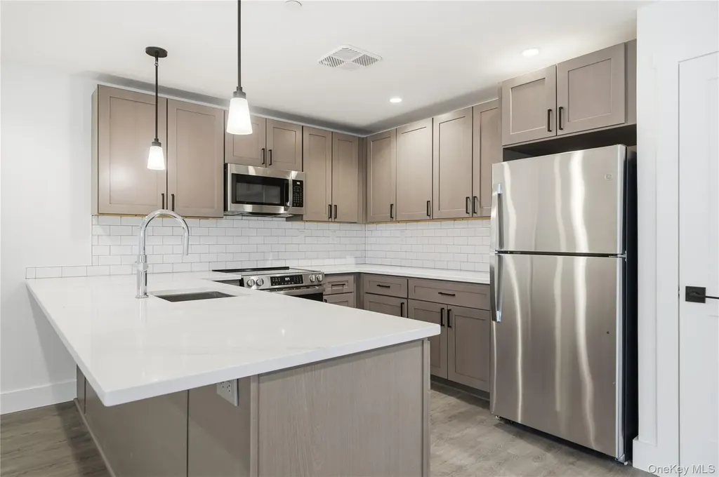 180 Deer Park Avenue Babylon NY 11702