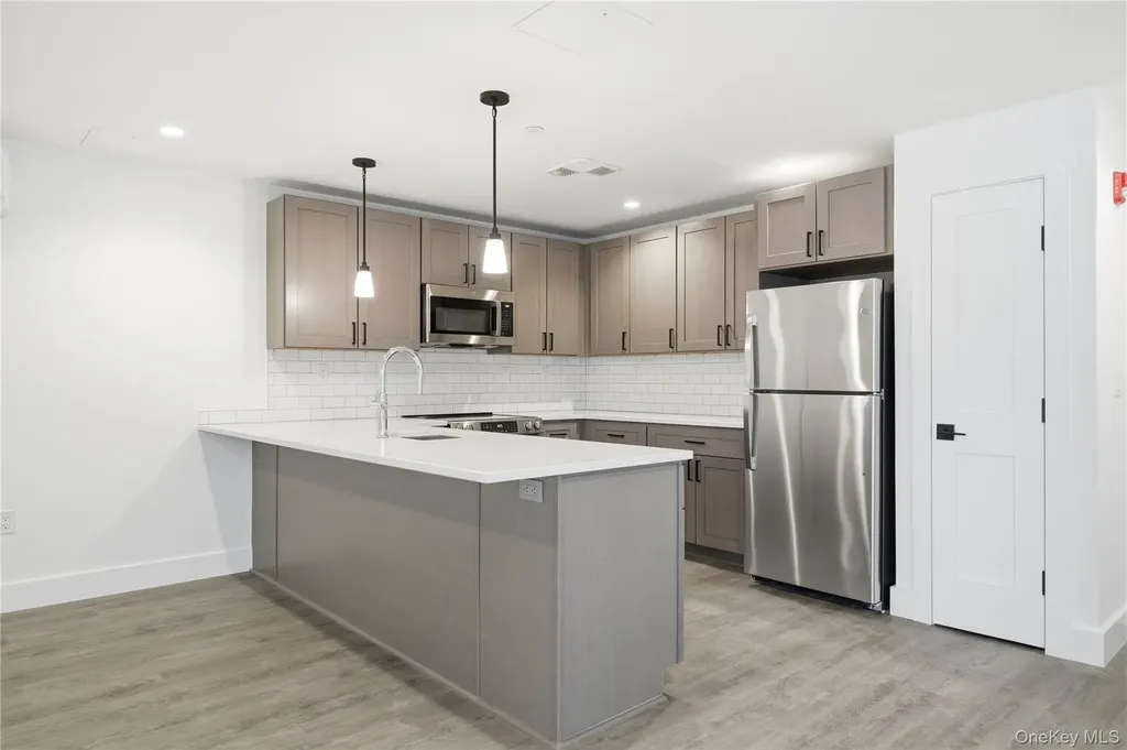 180 Deer Park Avenue Babylon NY 11702