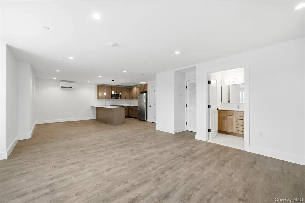 180 Deer Park Avenue Babylon NY 11702