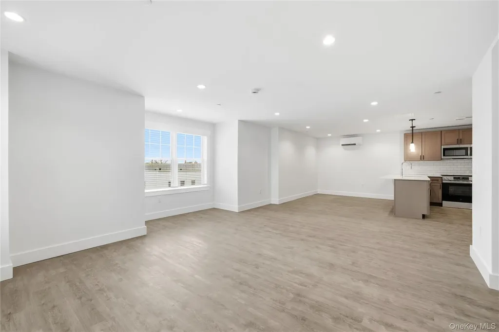 180 Deer Park Avenue Babylon NY 11702