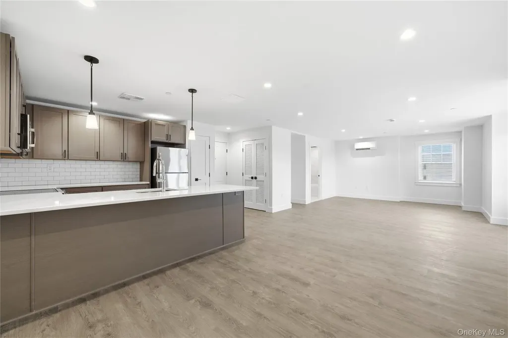 180 Deer Park Avenue Babylon NY 11702