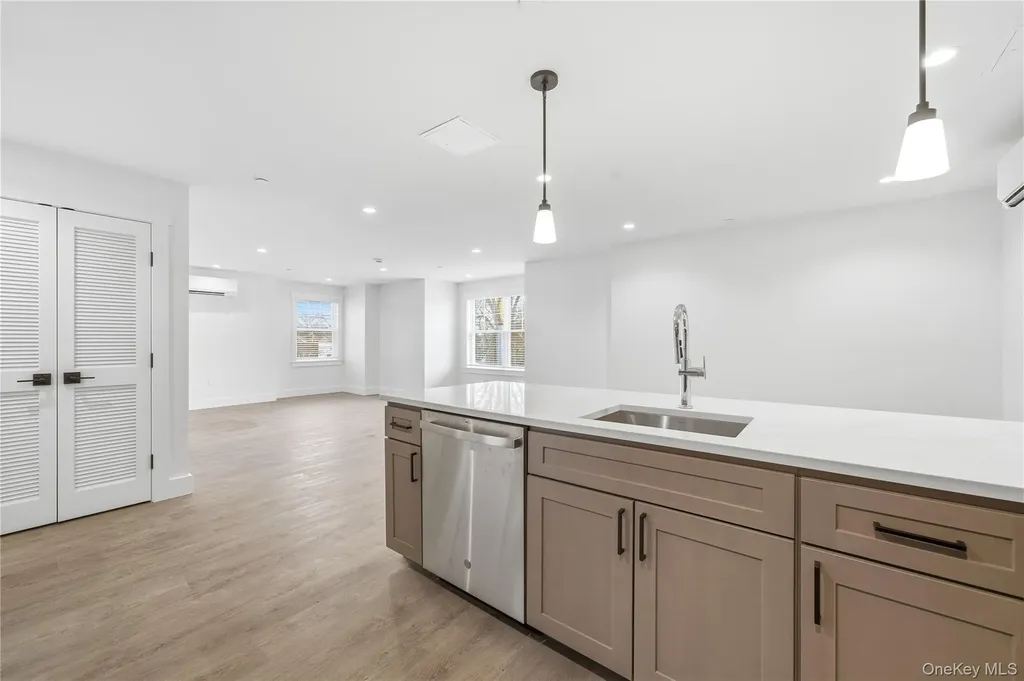 180 Deer Park Avenue Babylon NY 11702