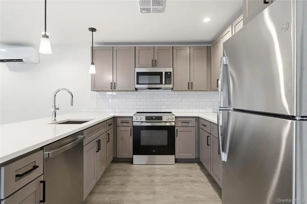 180 Deer Park Avenue Babylon NY 11702