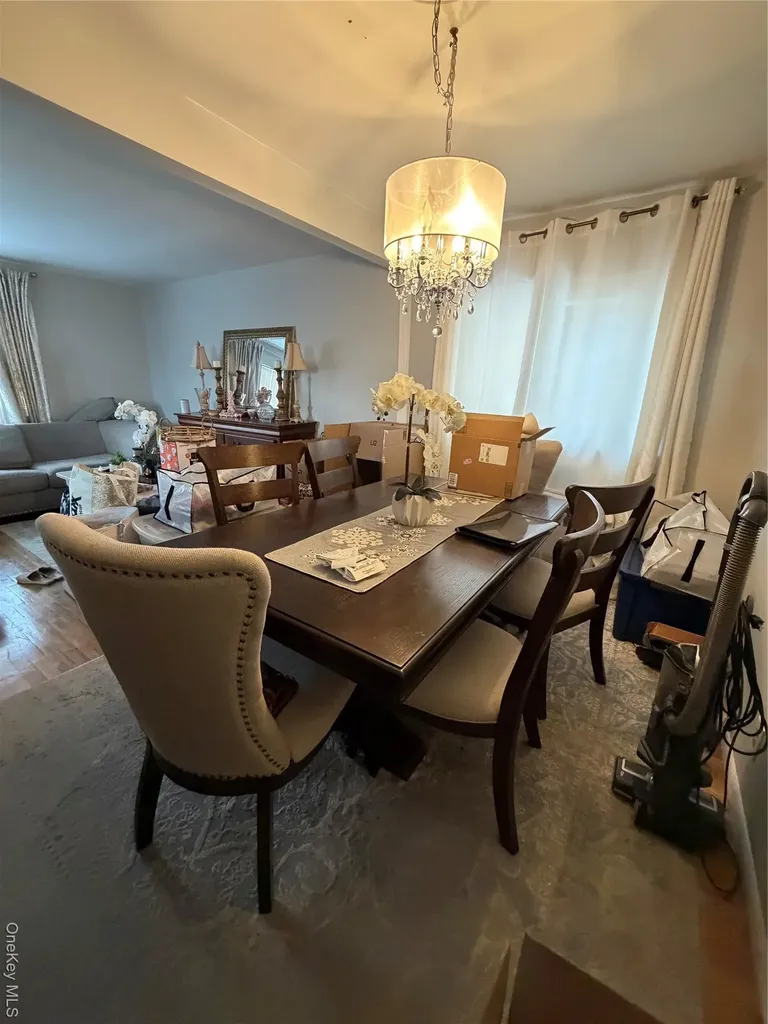 144 Roslyn Road Mineola NY 11501