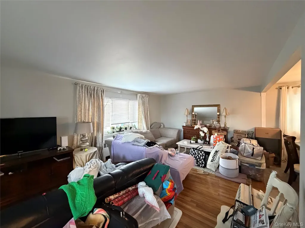 144 Roslyn Road Mineola NY 11501