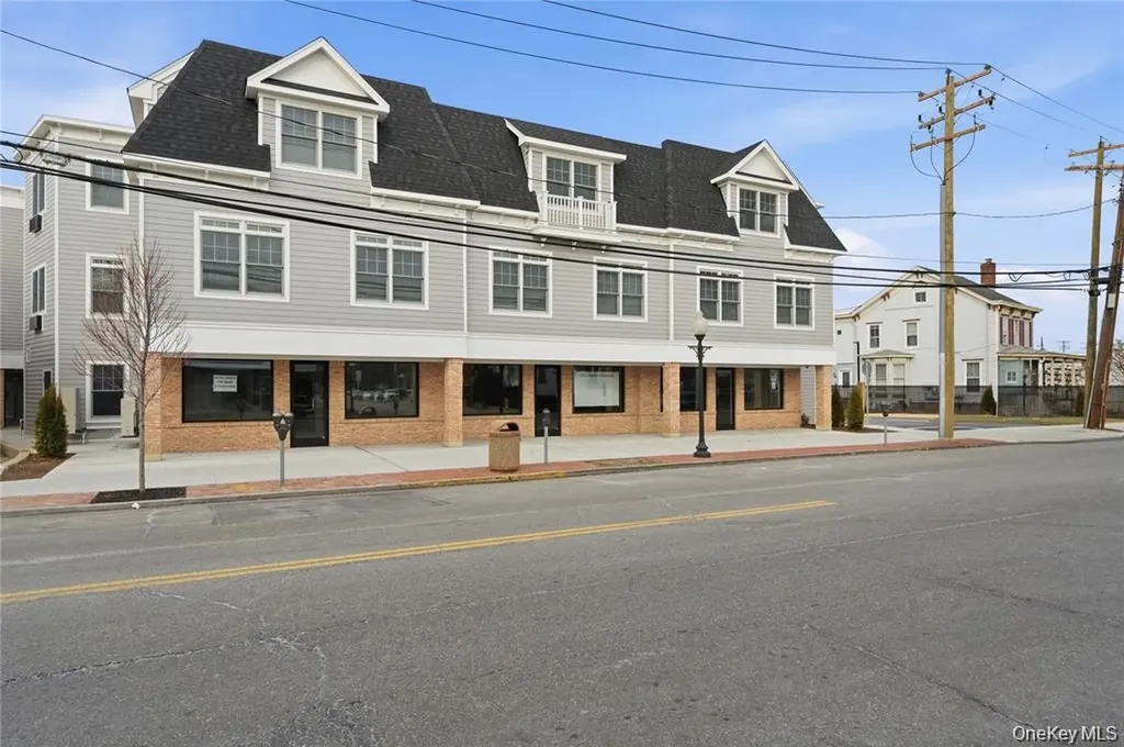 180 Deer Park Avenue Babylon NY 11702